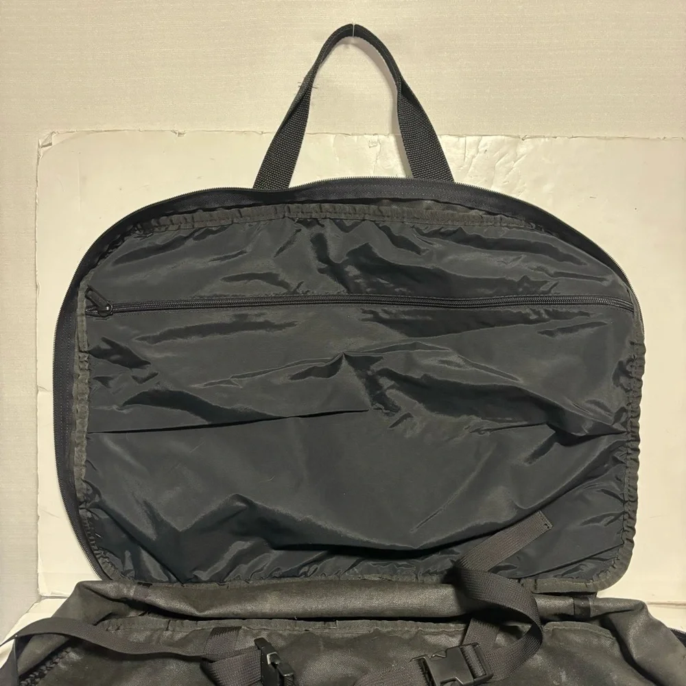 Soft Side Suitcase Travel Bag Black 21X14X8 Perfect Size Shoulder Strap EUC
